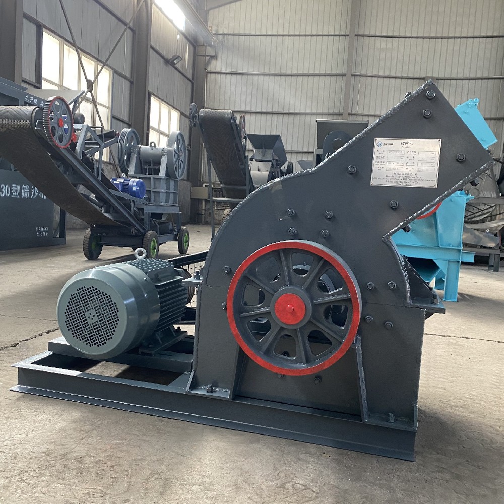 Mobile vehicle-mounted ore sand making machine, dual-purpose for oil point